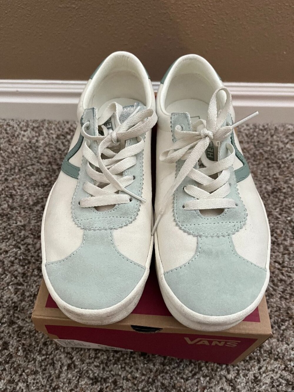 Women’s Vans Sport Low Sneakers – Tone Green – Size 9